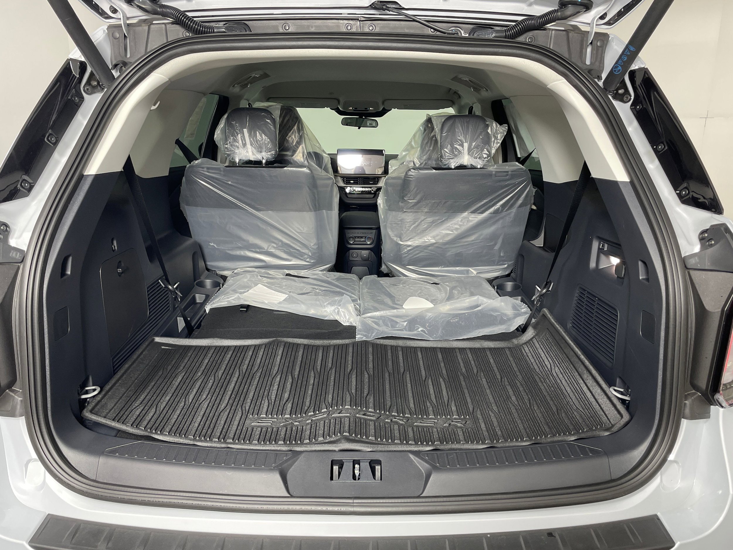New 2026 Ford Explorer Active RWD image 7