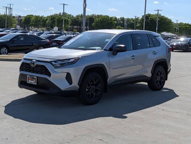 Used 2024 Toyota RAV4 LE FWD image 9