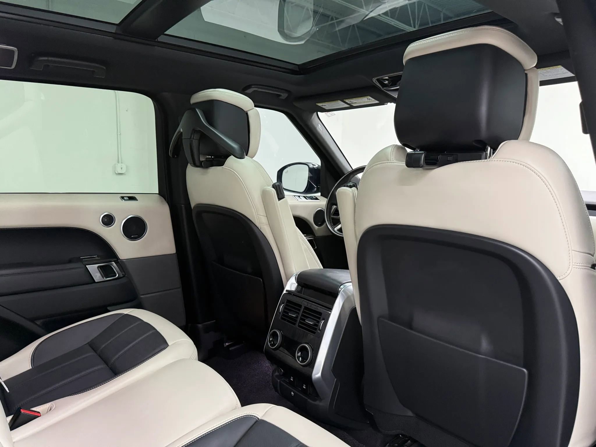 Used 2019 Land Rover Range Rover Sport HSE Dynamic image 15