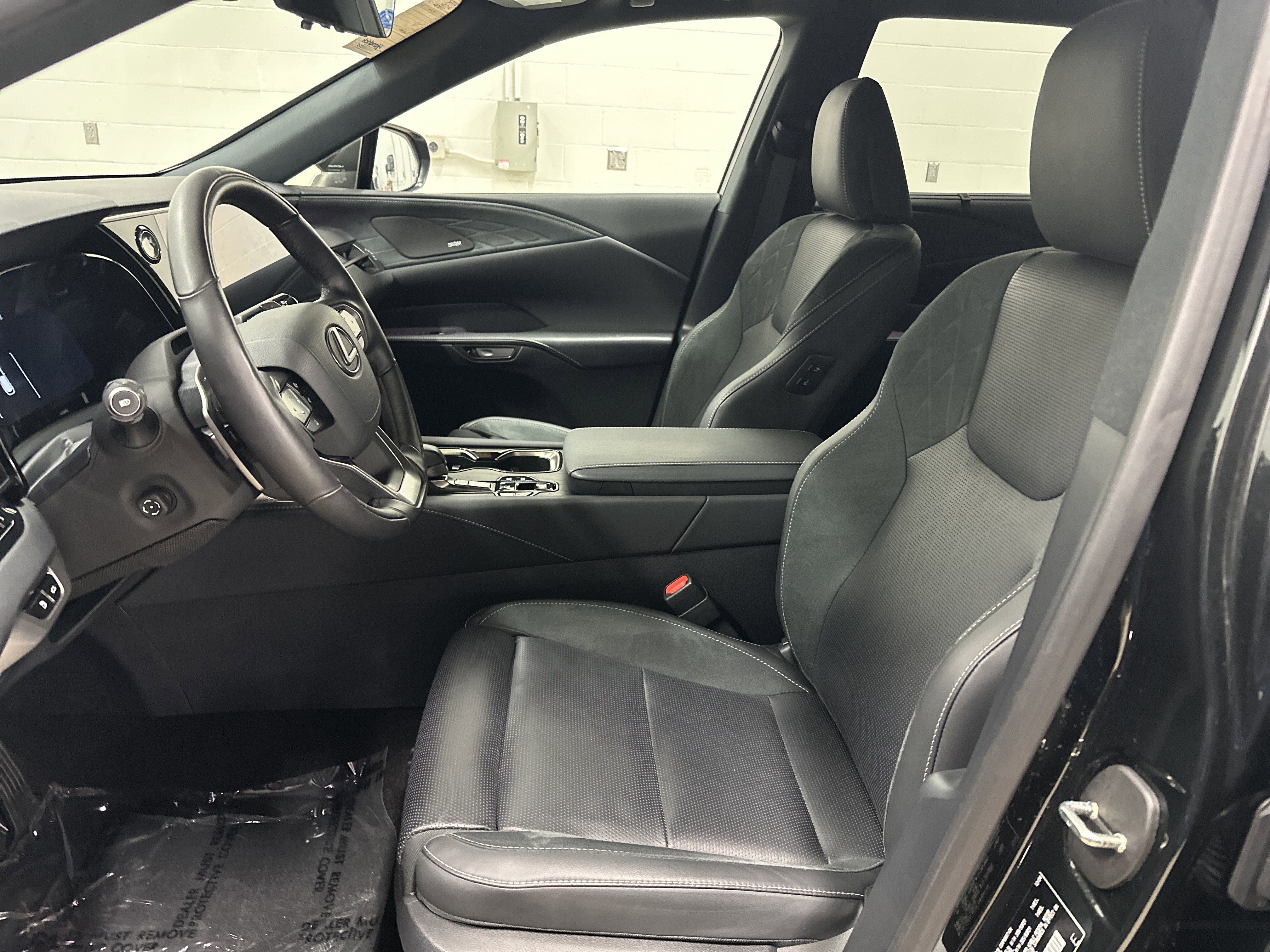 Certified 2025 Lexus RX 450h 450h+ Luxury w/ Convenience Package image 13