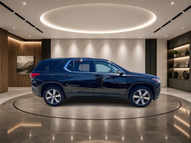Certified 2020 Chevrolet Traverse LT w/ LT Premium Package AWD/4WD image 4