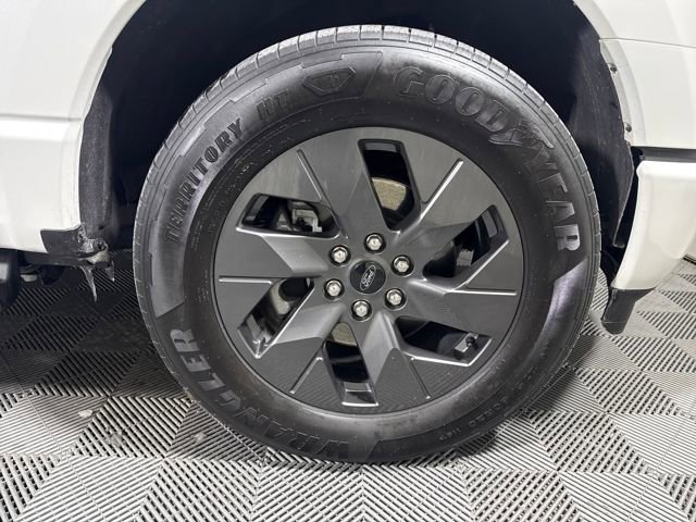 Used 2024 Ford F150 Lightning Lariat image 11
