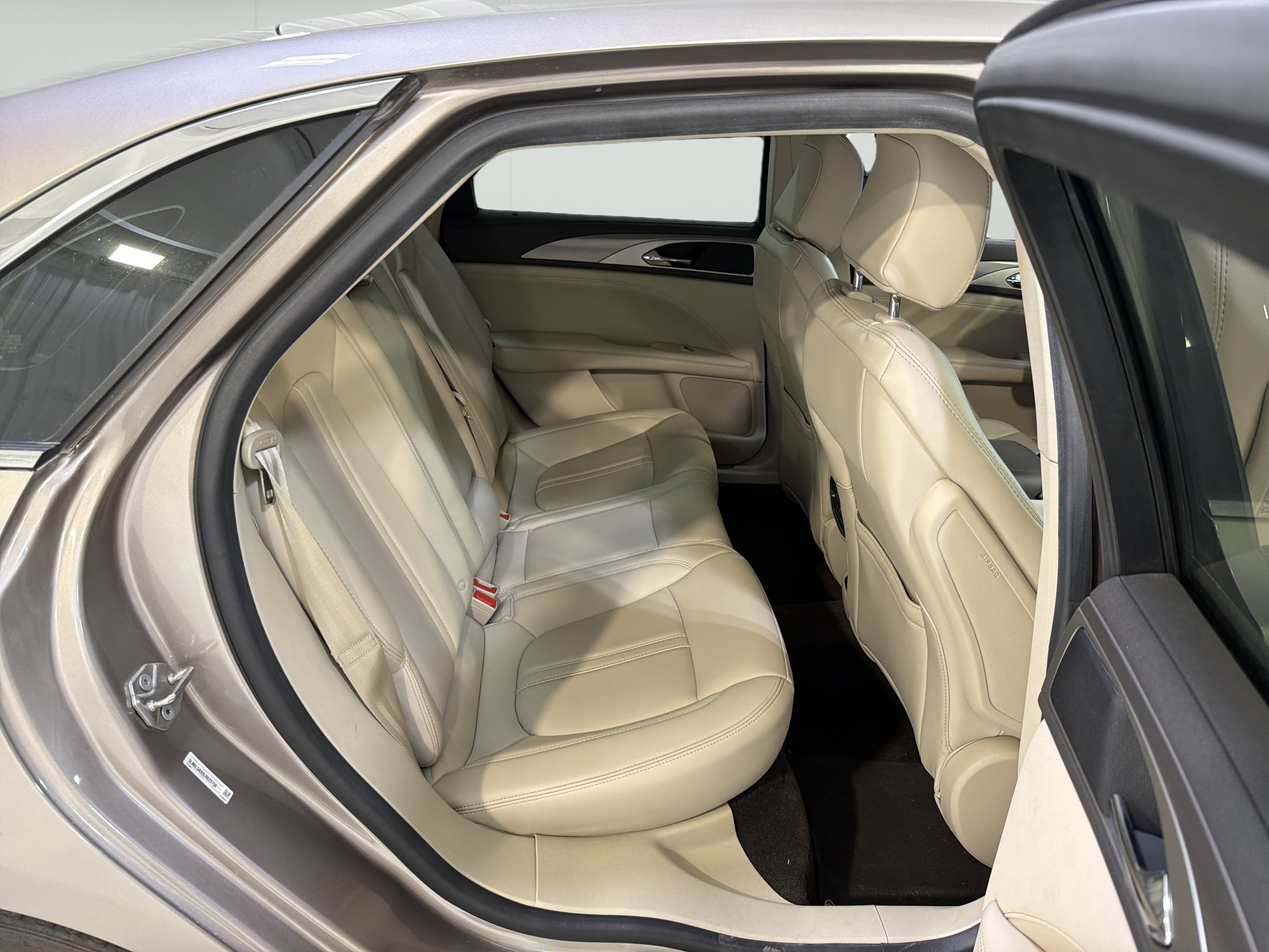 Used 2020 Lincoln MKZ w/ Convenience Package FWD image 12