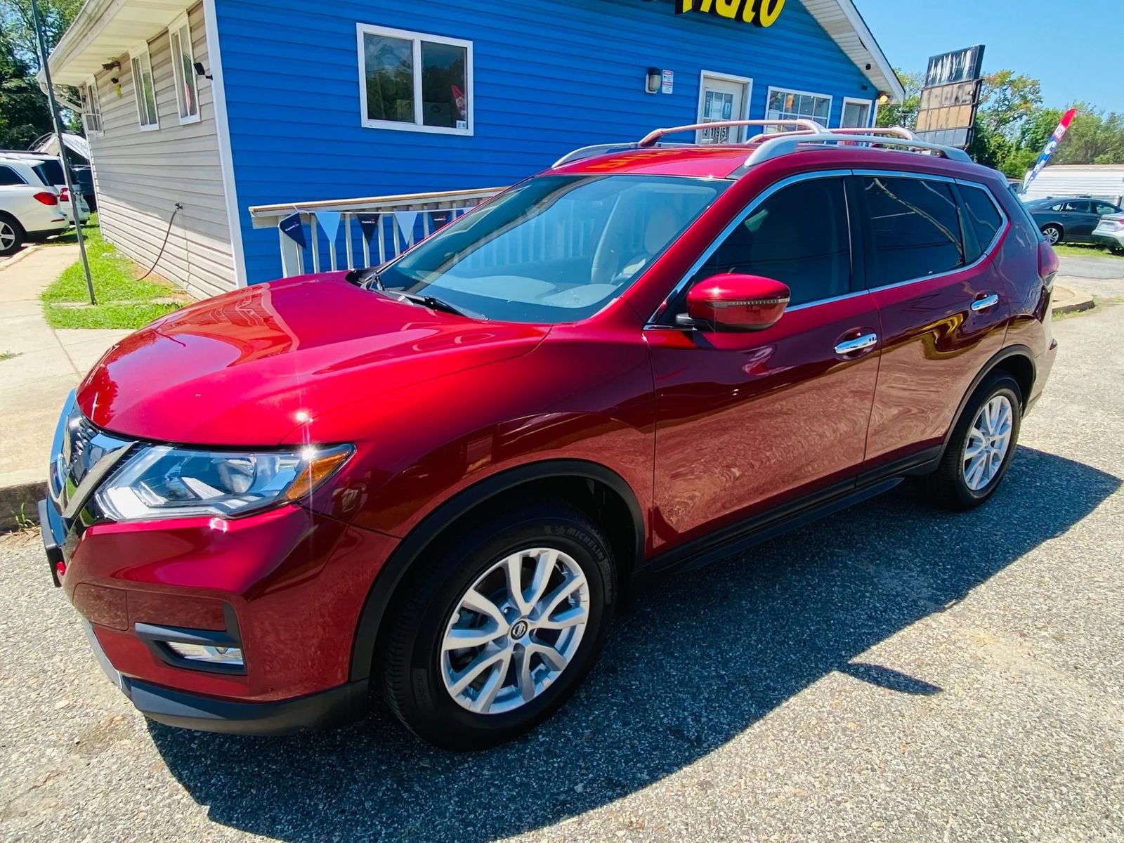 Used 2019 Nissan Rogue SV FWD image 2