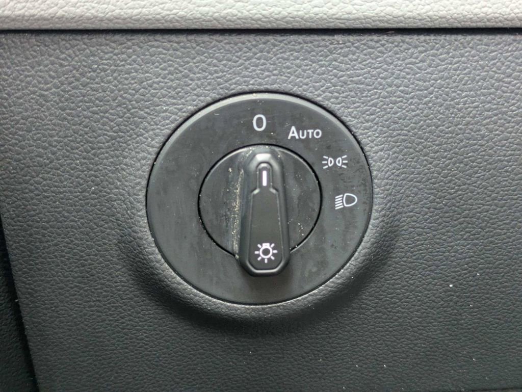 Certified 2023 Volkswagen Taos S FWD image 29
