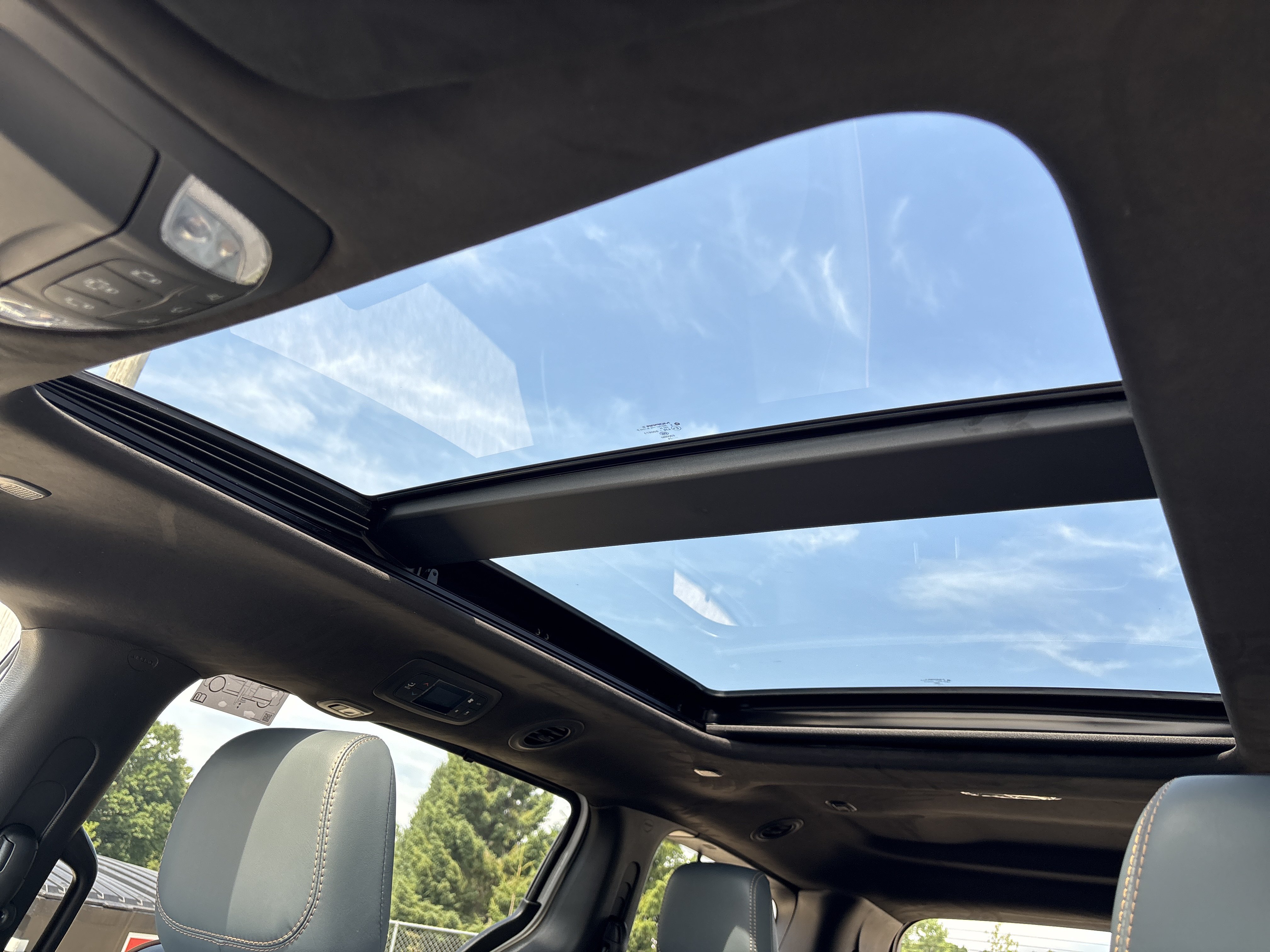 New 2027 Chrysler Pacifica Pinnacle FWD image 6
