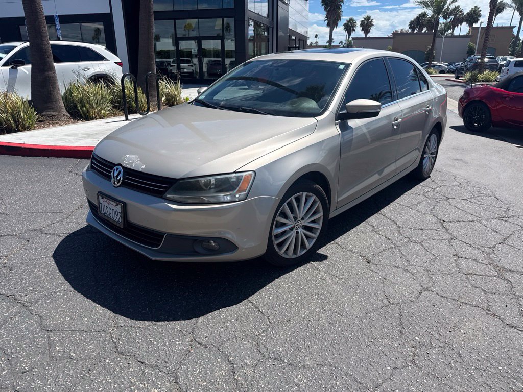Used 2013 Volkswagen Jetta SEL FWD image 2