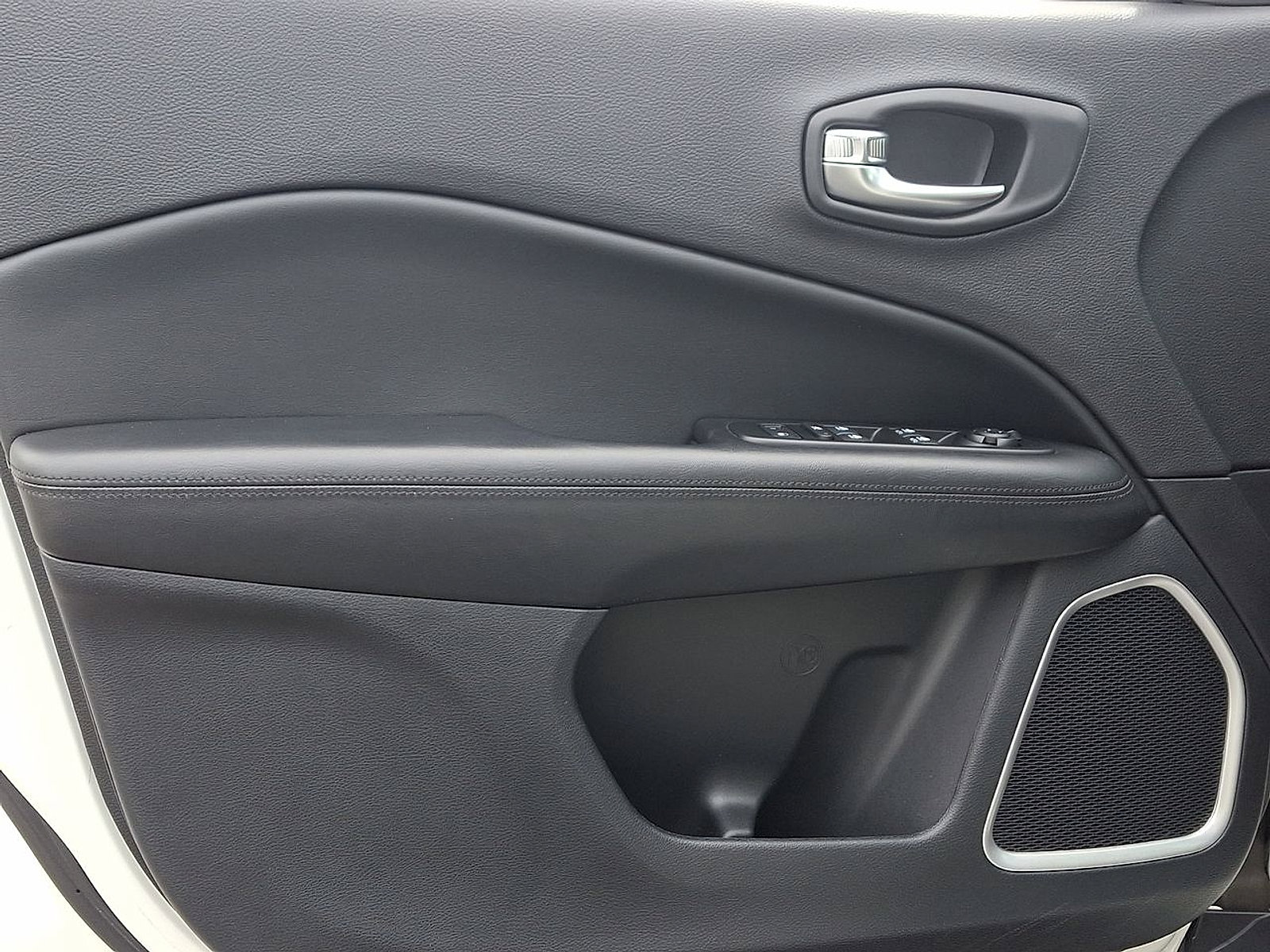 Used 2021 Jeep Compass Latitude image 10