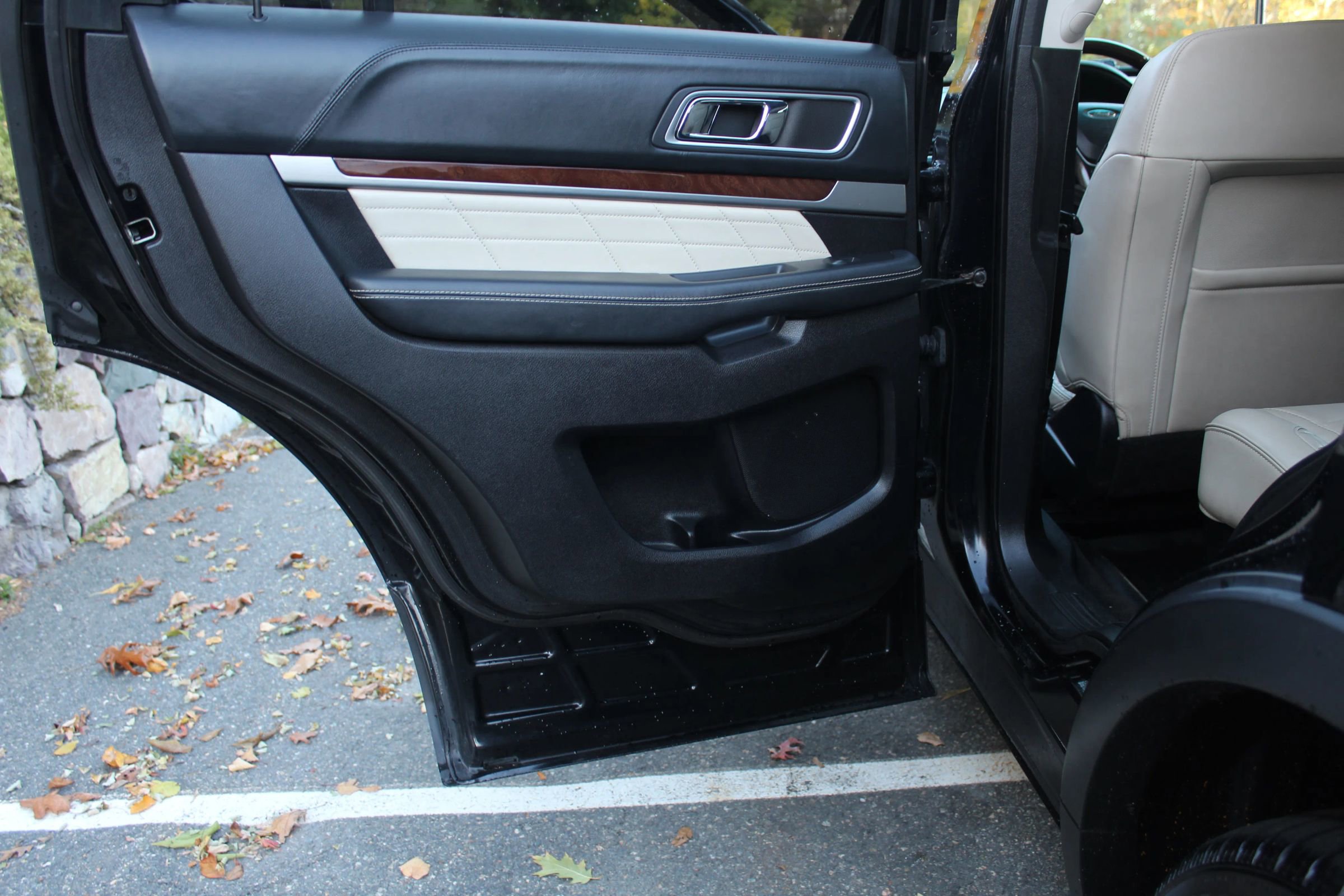 Used 2016 Ford Explorer Platinum image 15