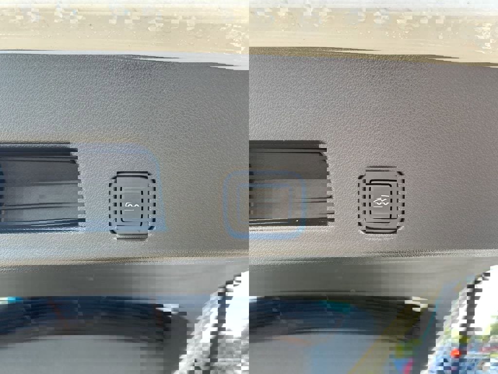 Used 2024 GMC Acadia Elevation image 10