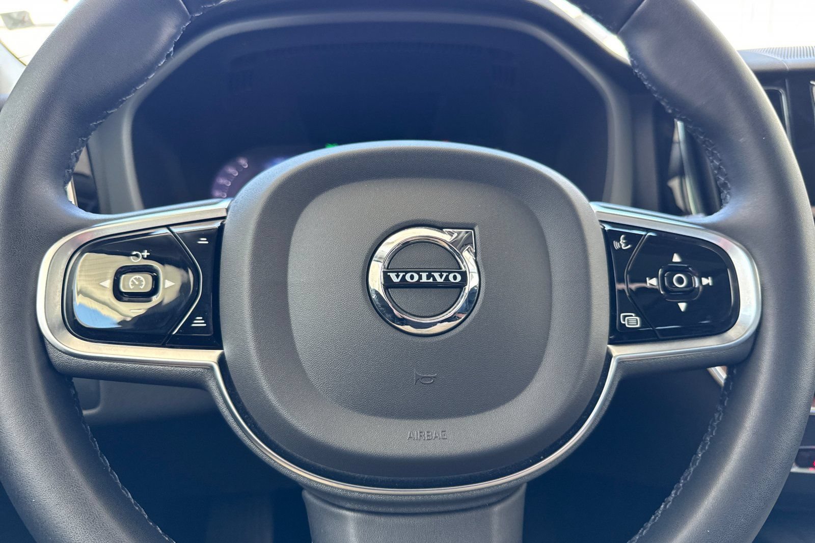 Used 2023 Volvo XC60 B5 Plus w/ Climate Package AWD/4WD image 26