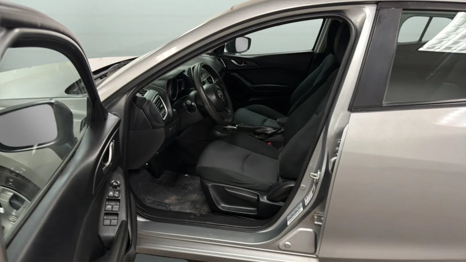 Used 2015 MAZDA MAZDA3 i SV FWD image 20