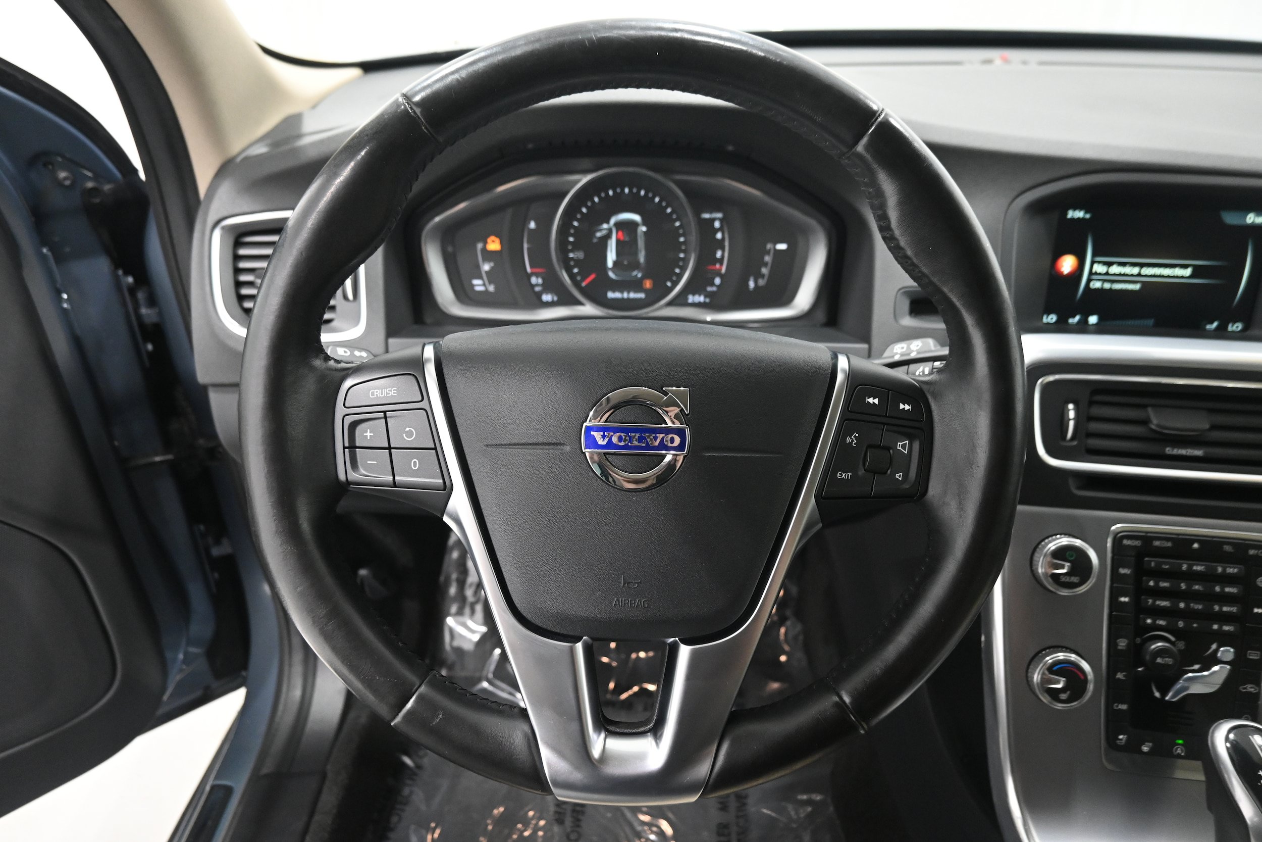 Used 2017 Volvo V60 T5 Cross Country w/ Climate Package AWD/4WD image 9