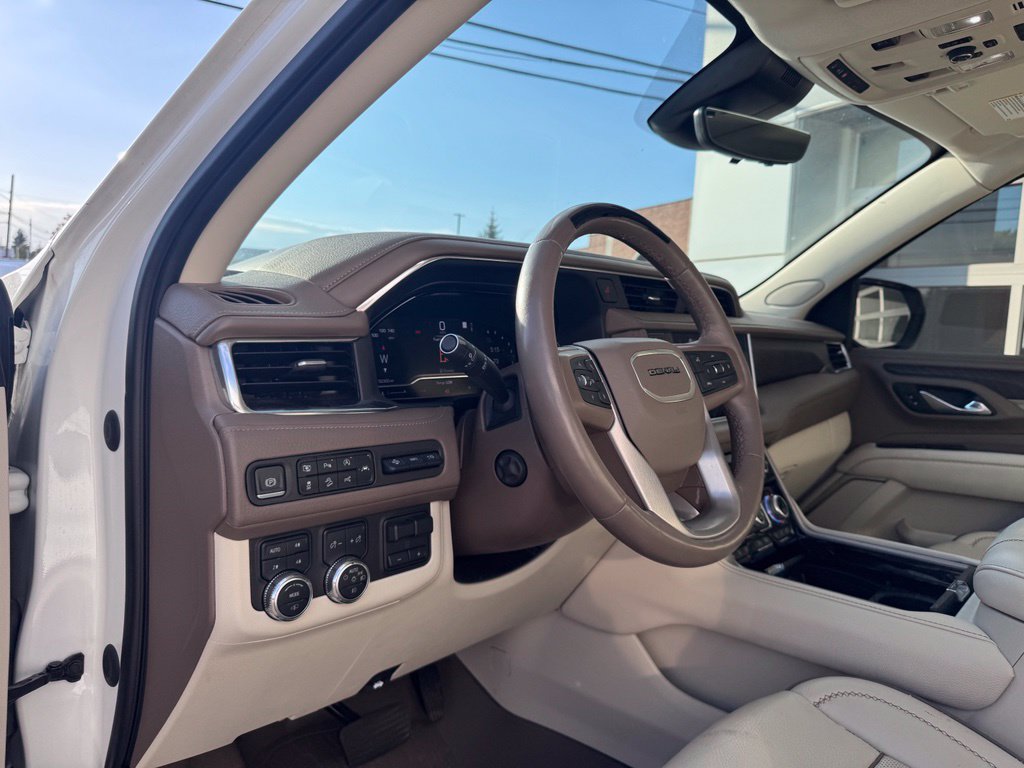 Used 2023 GMC Yukon XL Denali w/ Denali Reserve Package AWD/4WD image 12