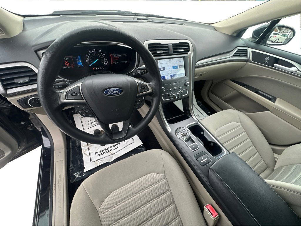 Used 2020 Ford Fusion SE image 32