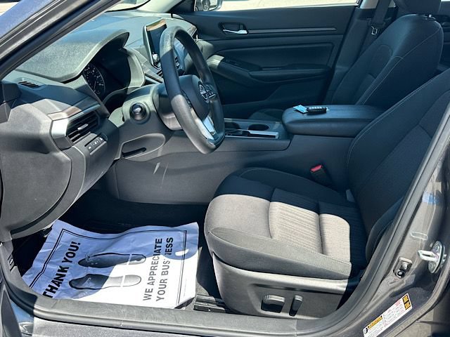 Used 2025 Nissan Altima 2.5 SV FWD image 13