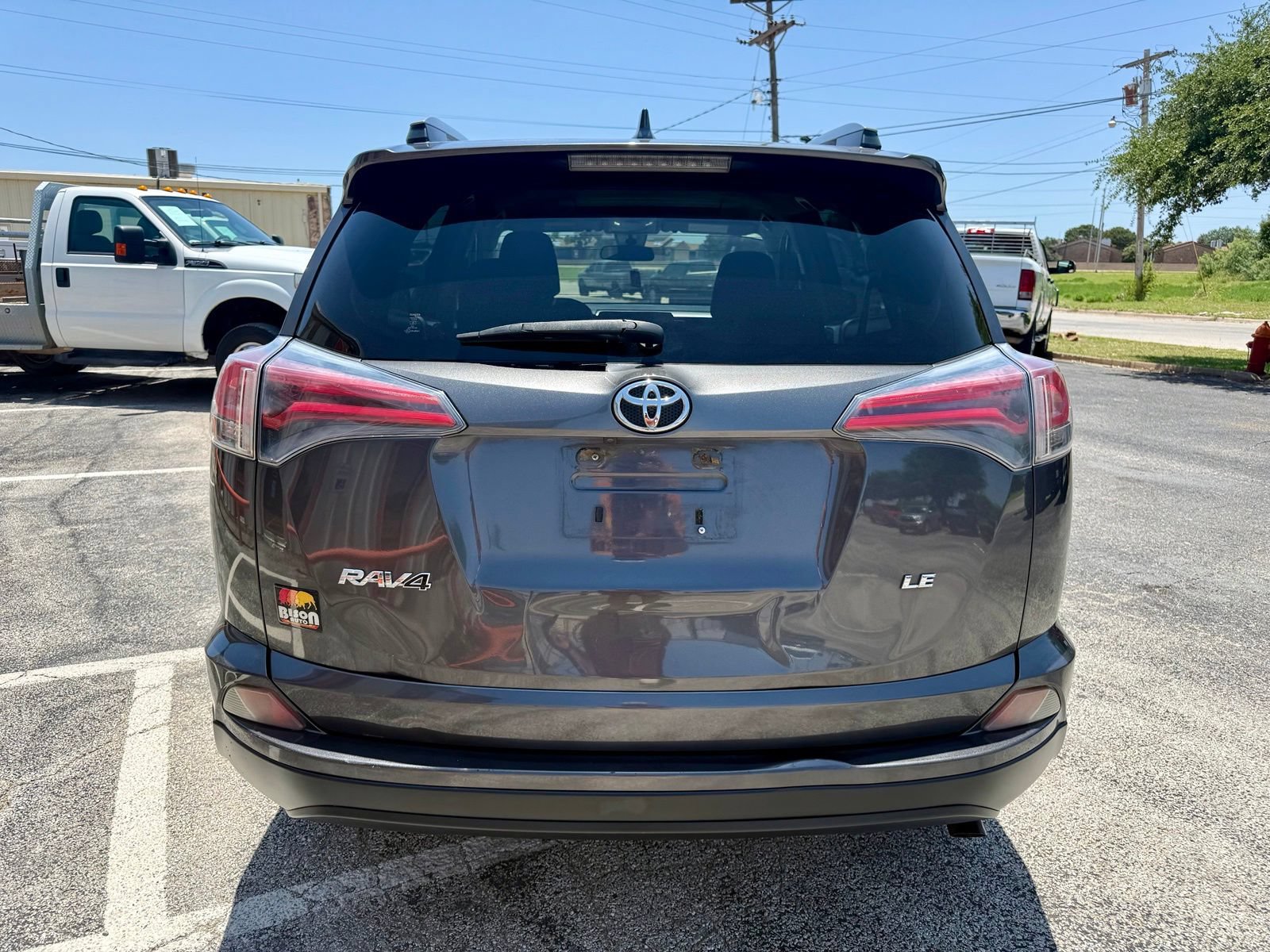 Used 2017 Toyota RAV4 LE FWD image 4