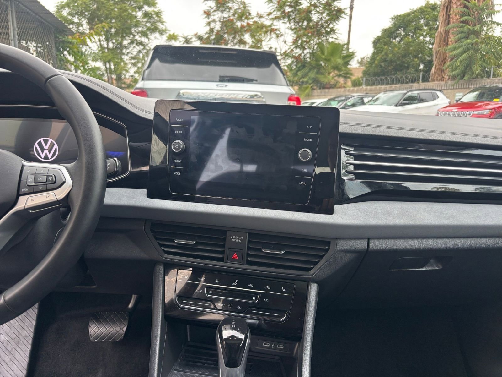 Used 2025 Volkswagen Jetta SE image 30