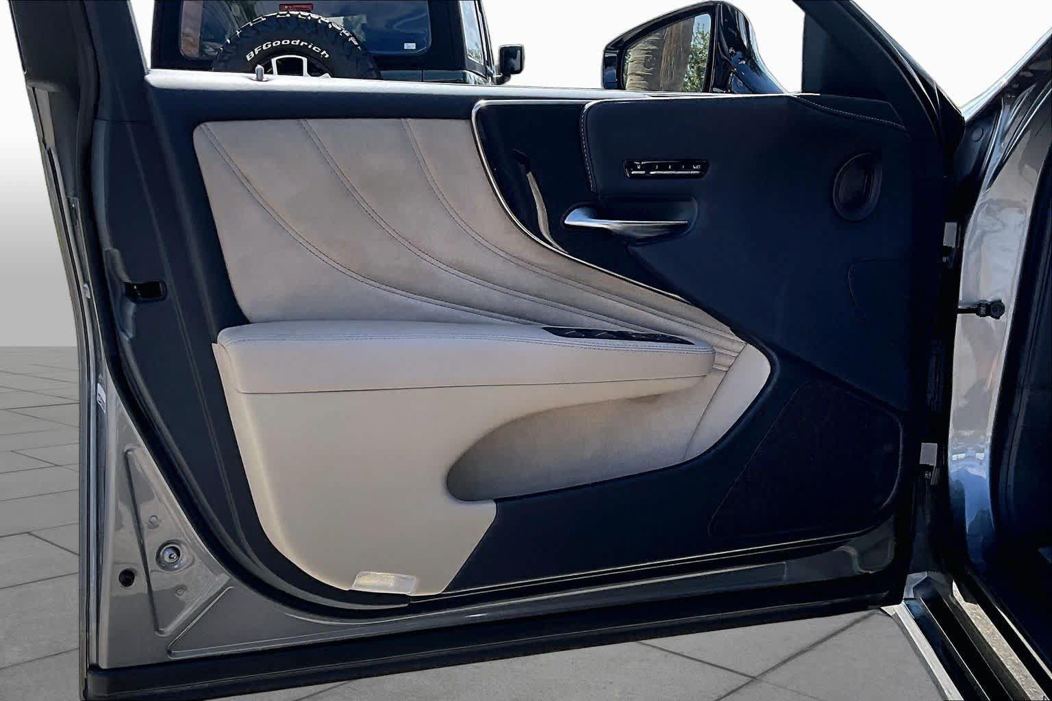 Used 2022 Lexus LS 500 AWD w/ Interior Upgrade Package image 26