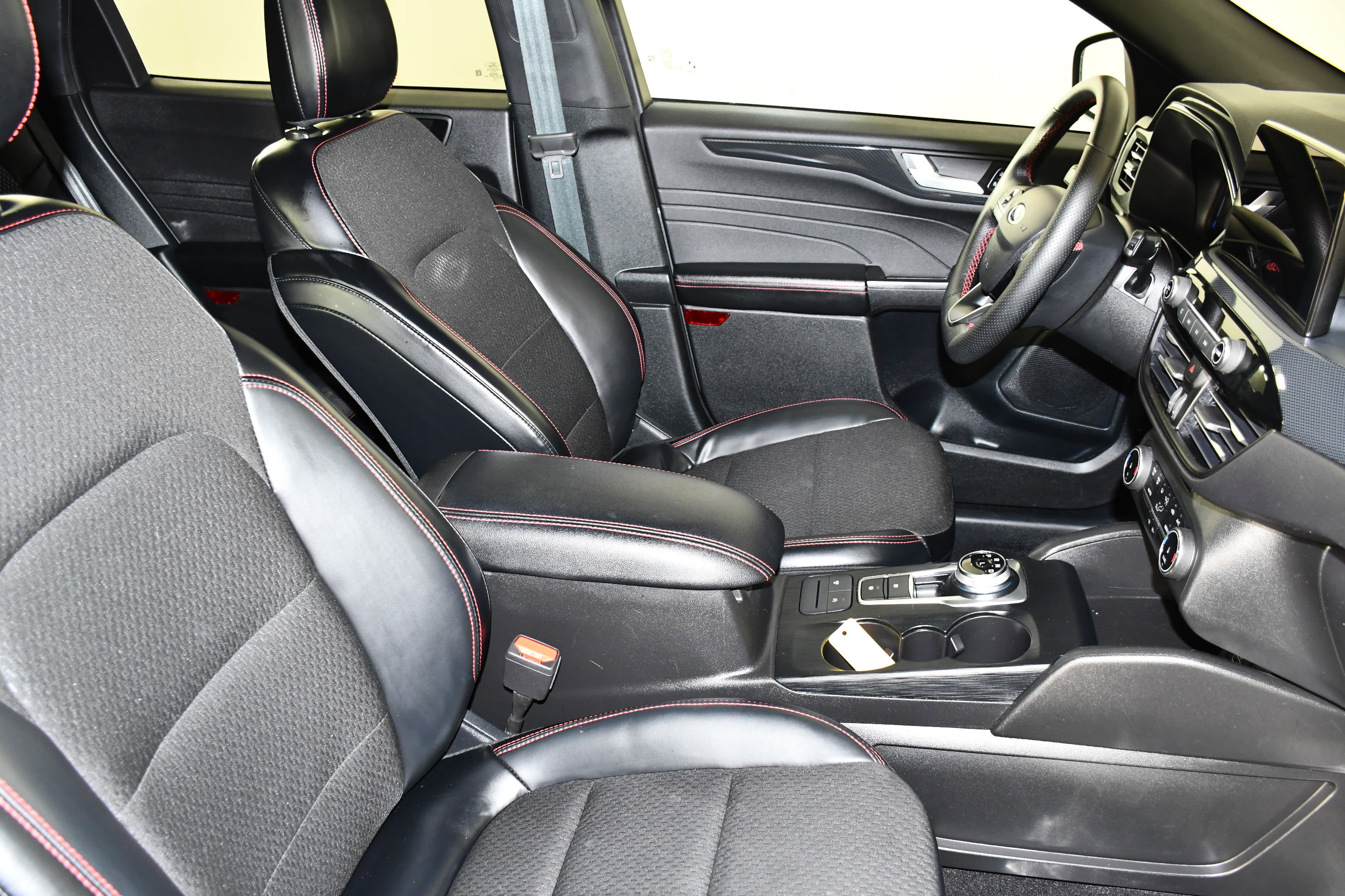 Used 2025 Ford Escape ST-Line image 40