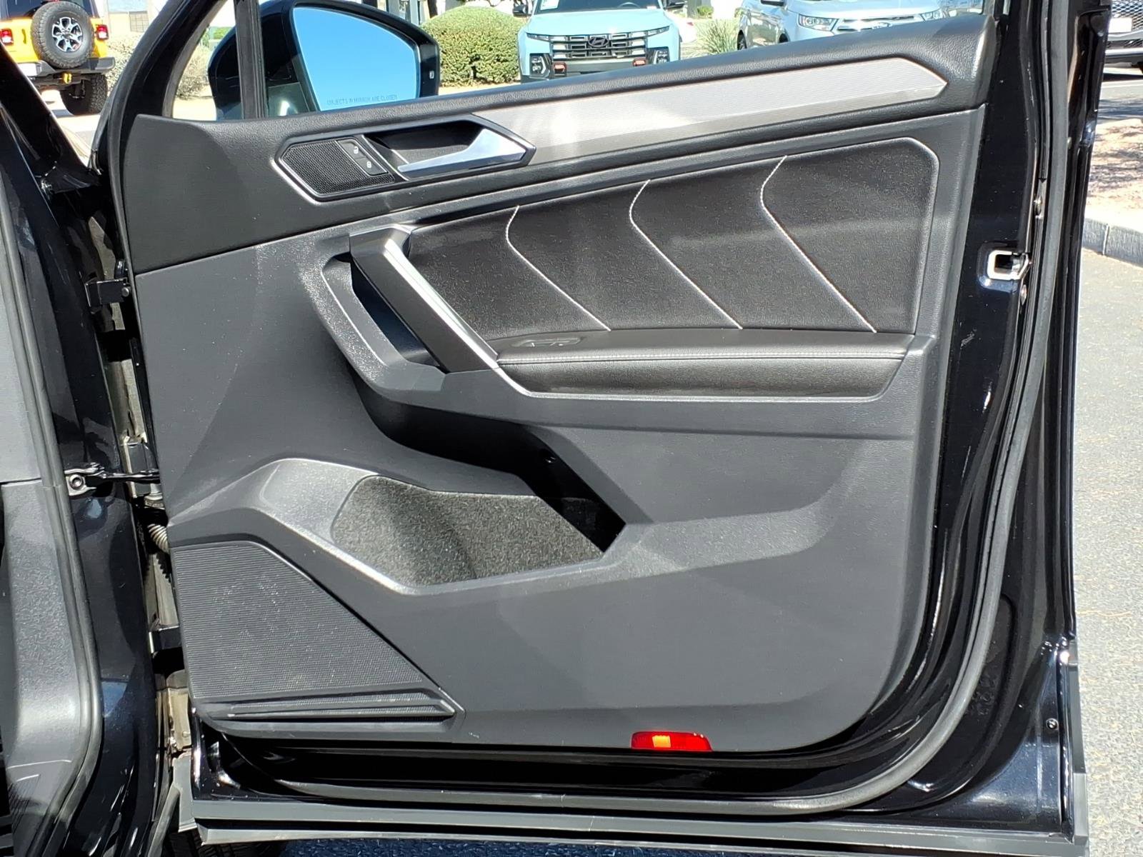 Certified 2023 Volkswagen Tiguan SE w/ Panoramic Sunroof Package image 15