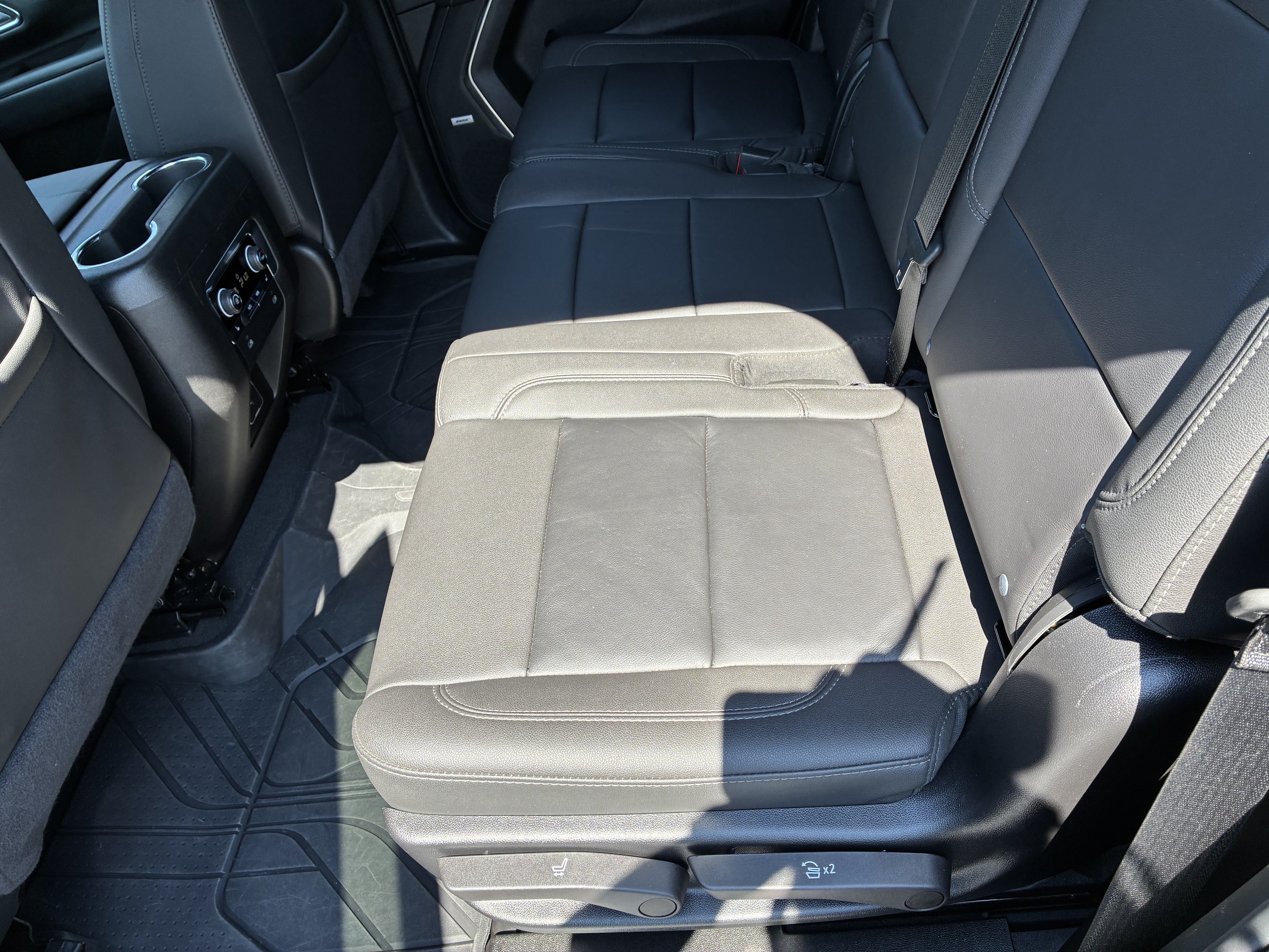 Used 2024 Chevrolet Tahoe LT w/ Luxury Package RWD image 14