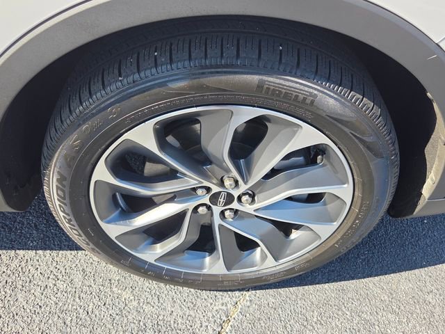 Used 2022 Lincoln Nautilus Reserve w/ Luxury Package image 16