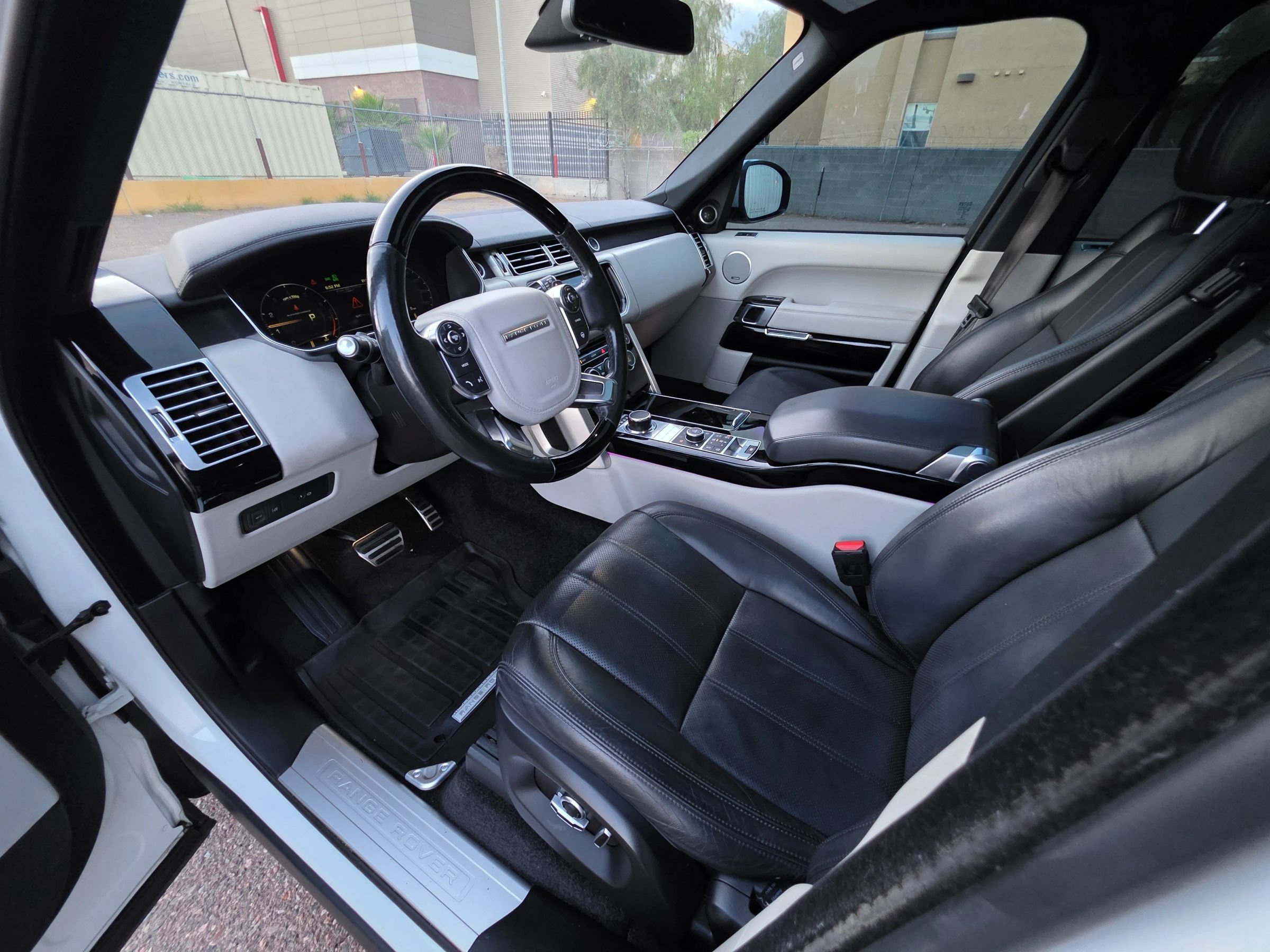 Used 2016 Land Rover Range Rover Supercharged AWD/4WD image 8