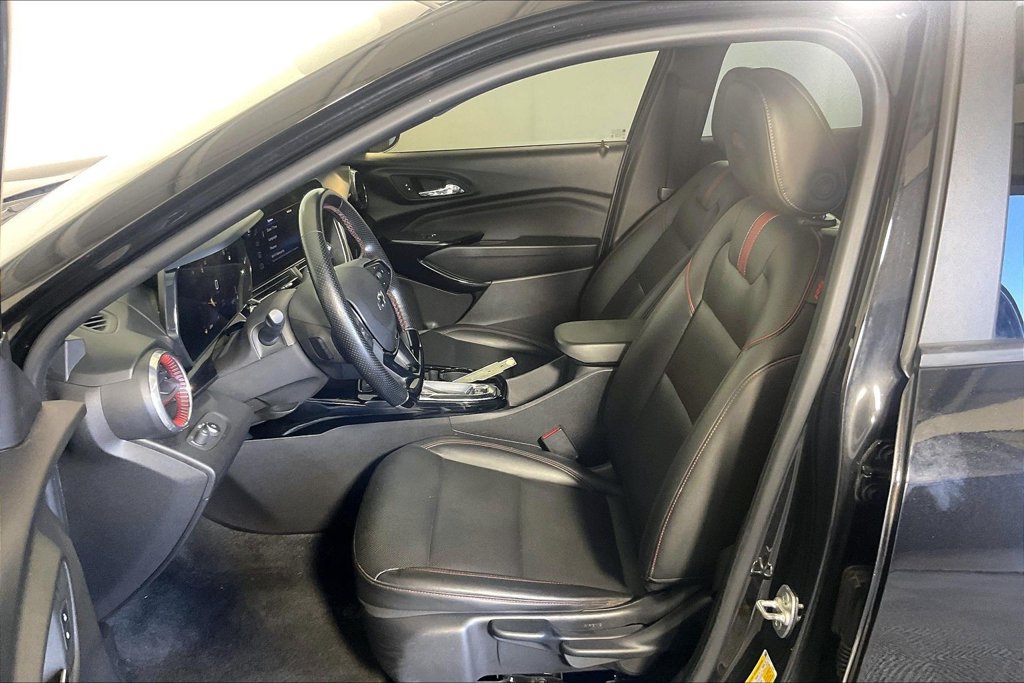 Used 2025 Chevrolet Trax RS w/ Driver Confidence Package FWD image 31