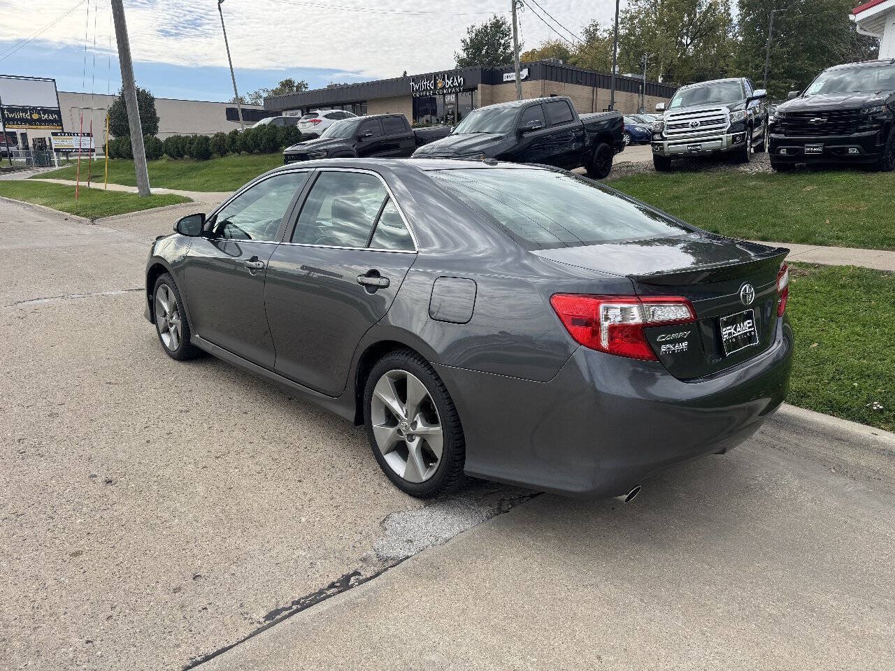 Used 2012 Toyota Camry SE w/ Leather Pkg FWD image 3