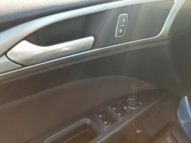 Used 2019 Ford Fusion SE image 12