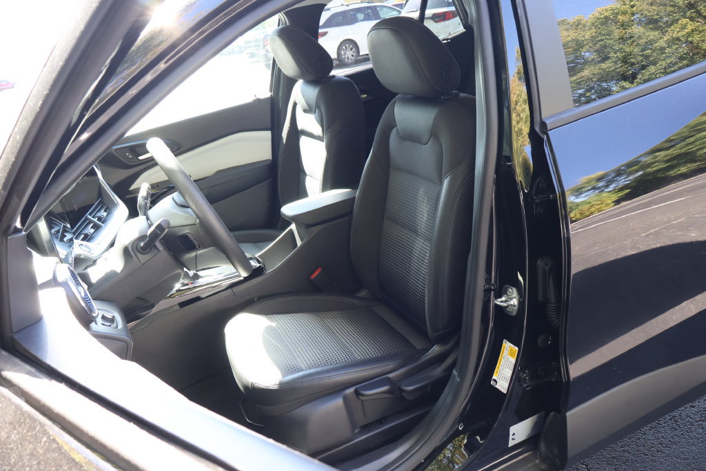 Used 2025 Chevrolet Trax LT FWD image 30