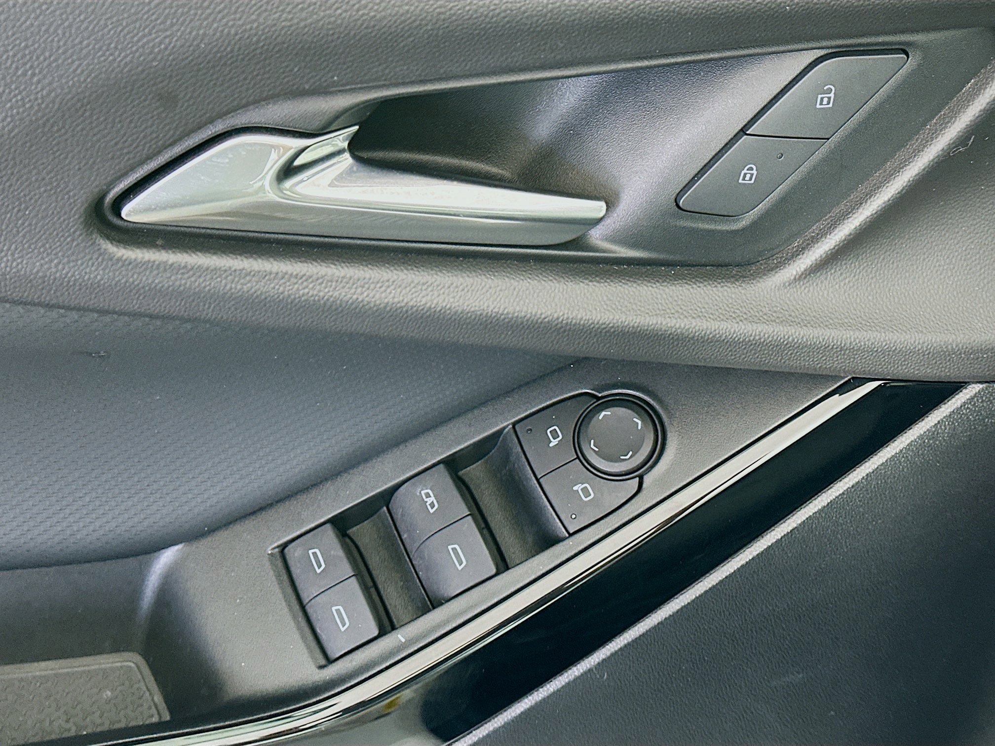 Used 2025 Chevrolet Equinox LT image 15