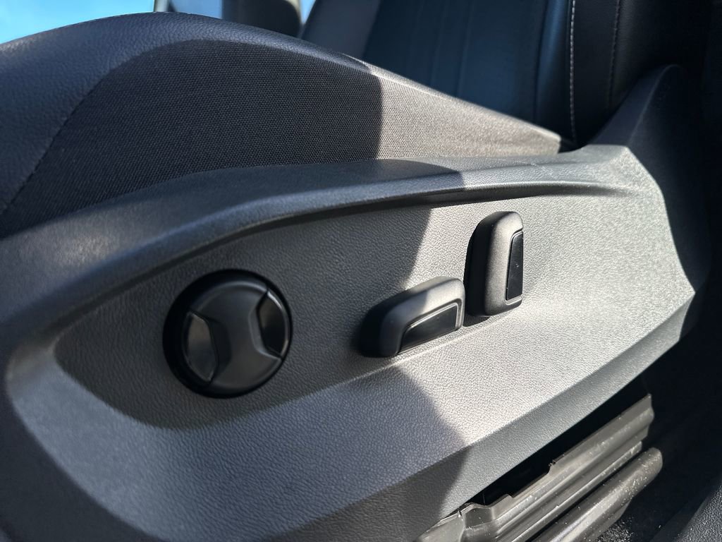 Used 2022 Volkswagen Tiguan SE image 4