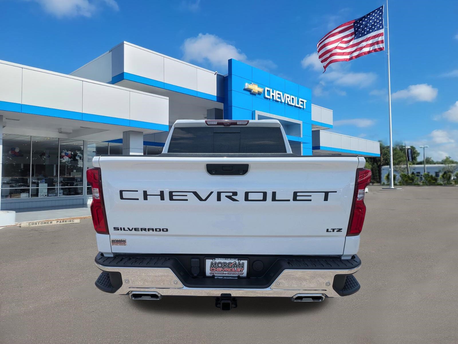 Used 2024 Chevrolet Silverado 1500 LTZ w/ Technology Package AWD/4WD image 4