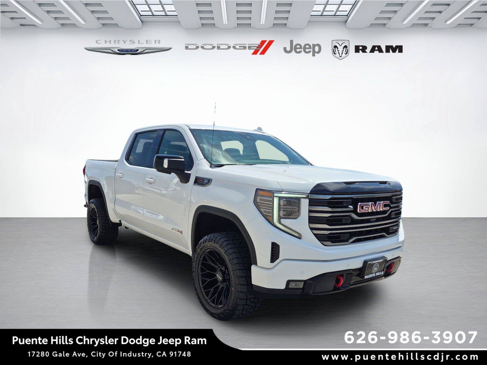 Used 2025 GMC Sierra 1500 AT4 AWD/4WD image 1
