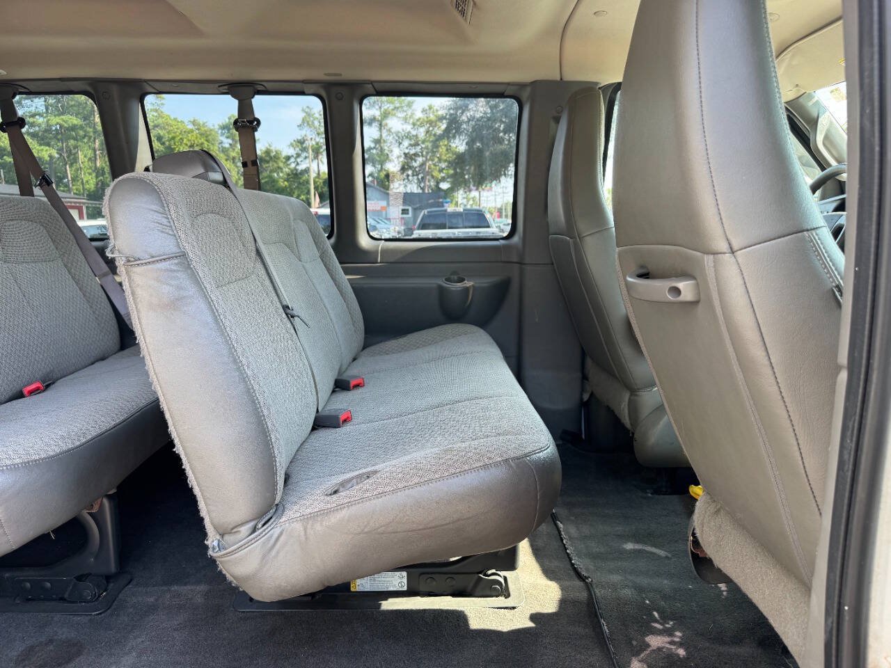 Used 2018 Chevrolet Express 3500 LT w/ LT Preferred Equipment Group RWD image 17