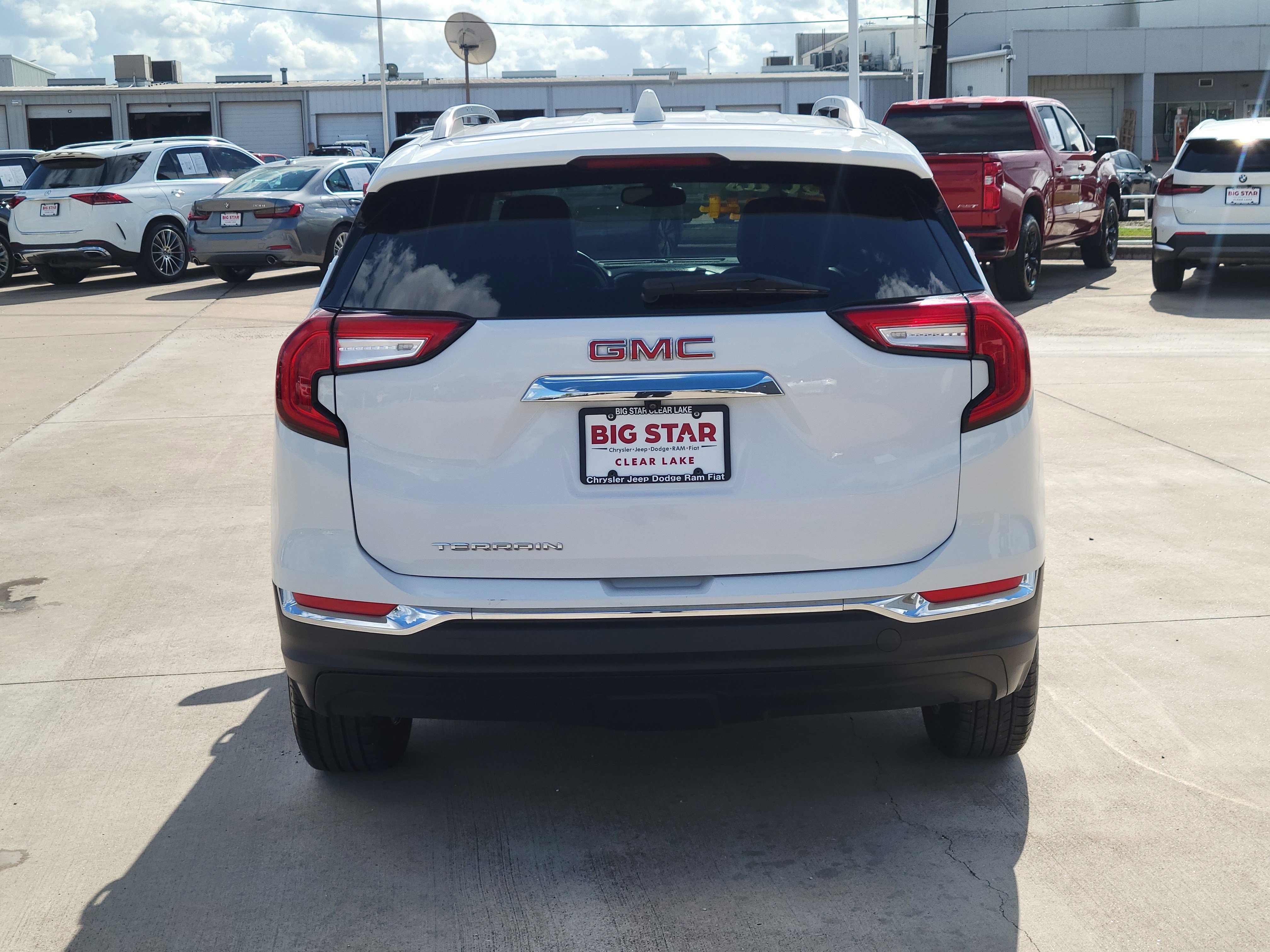 Used 2024 GMC Terrain SLT image 6