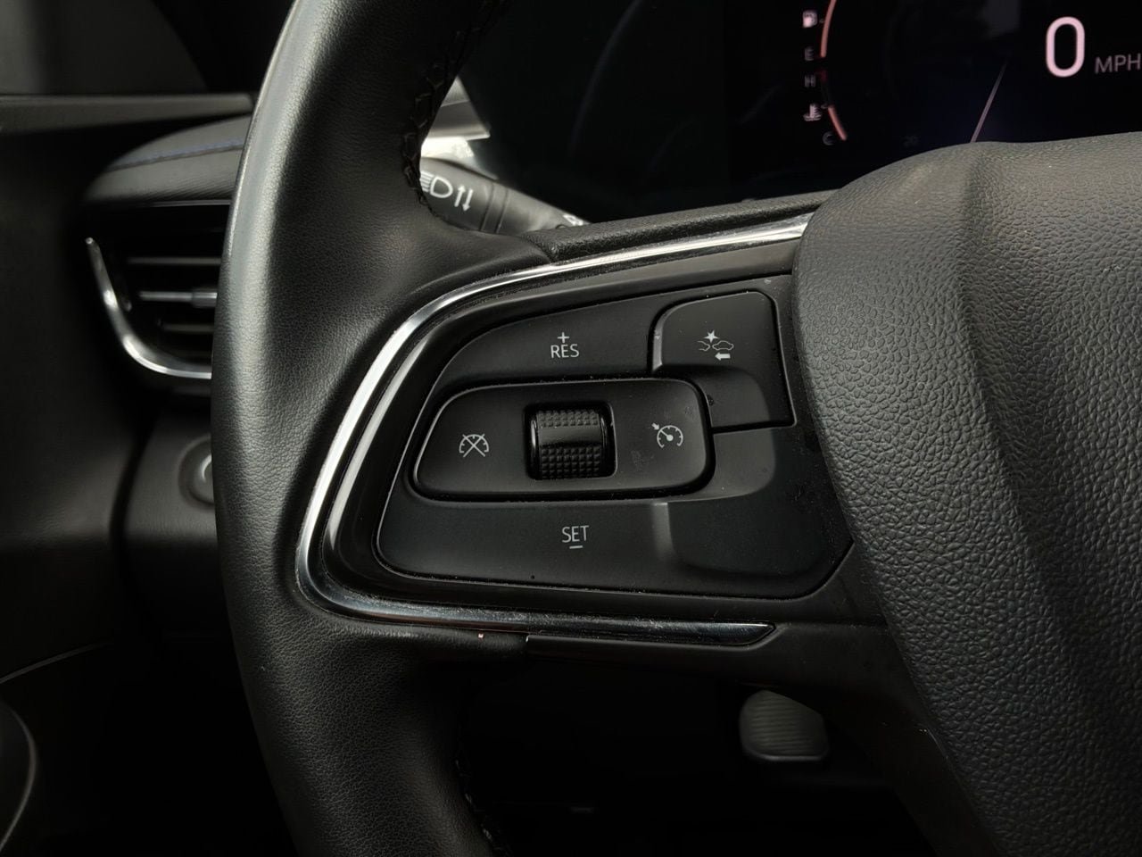 Used 2025 Buick Envista Sport Touring FWD image 36