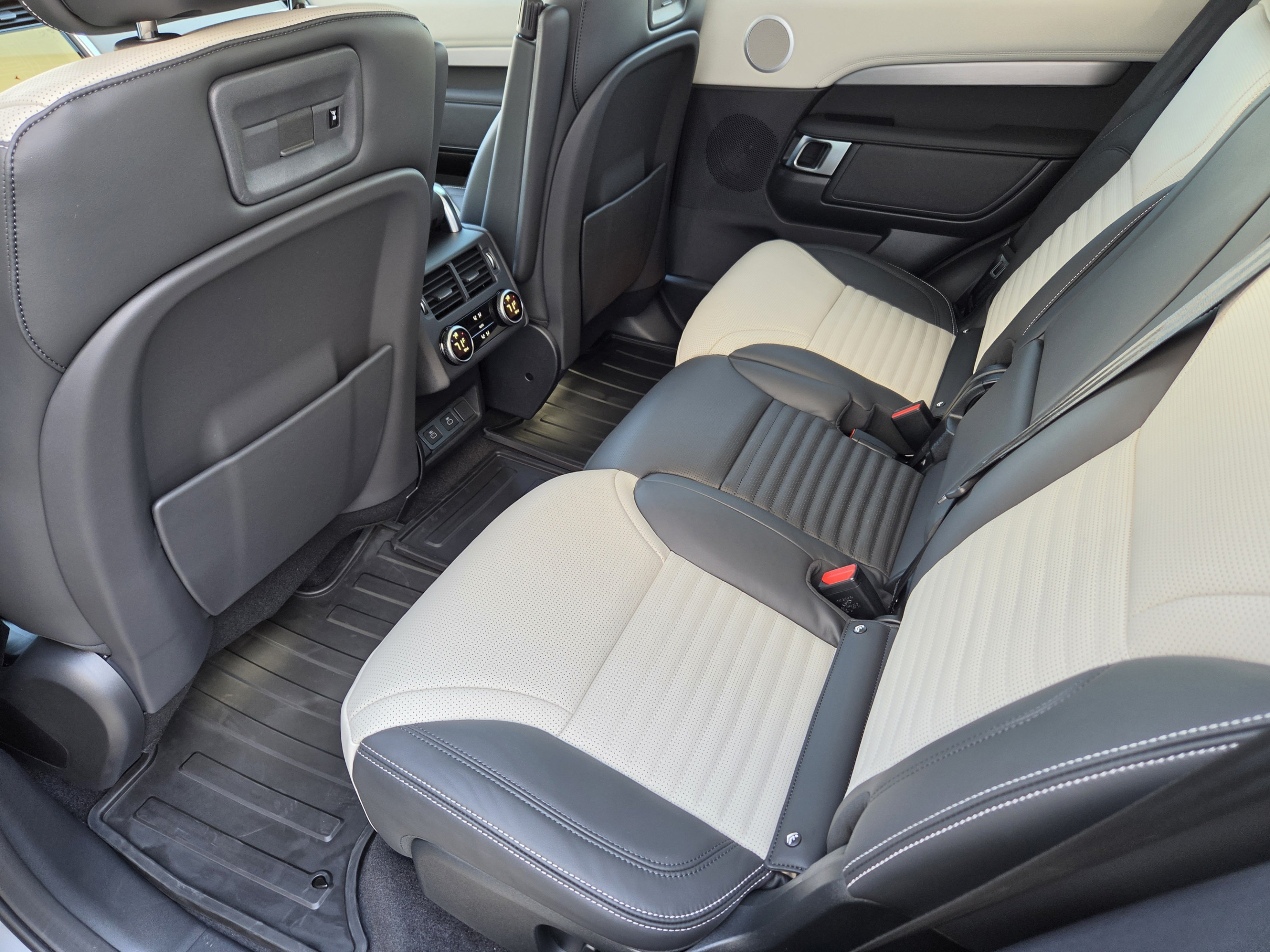New 2026 Land Rover Discovery Dynamic SE AWD/4WD image 26