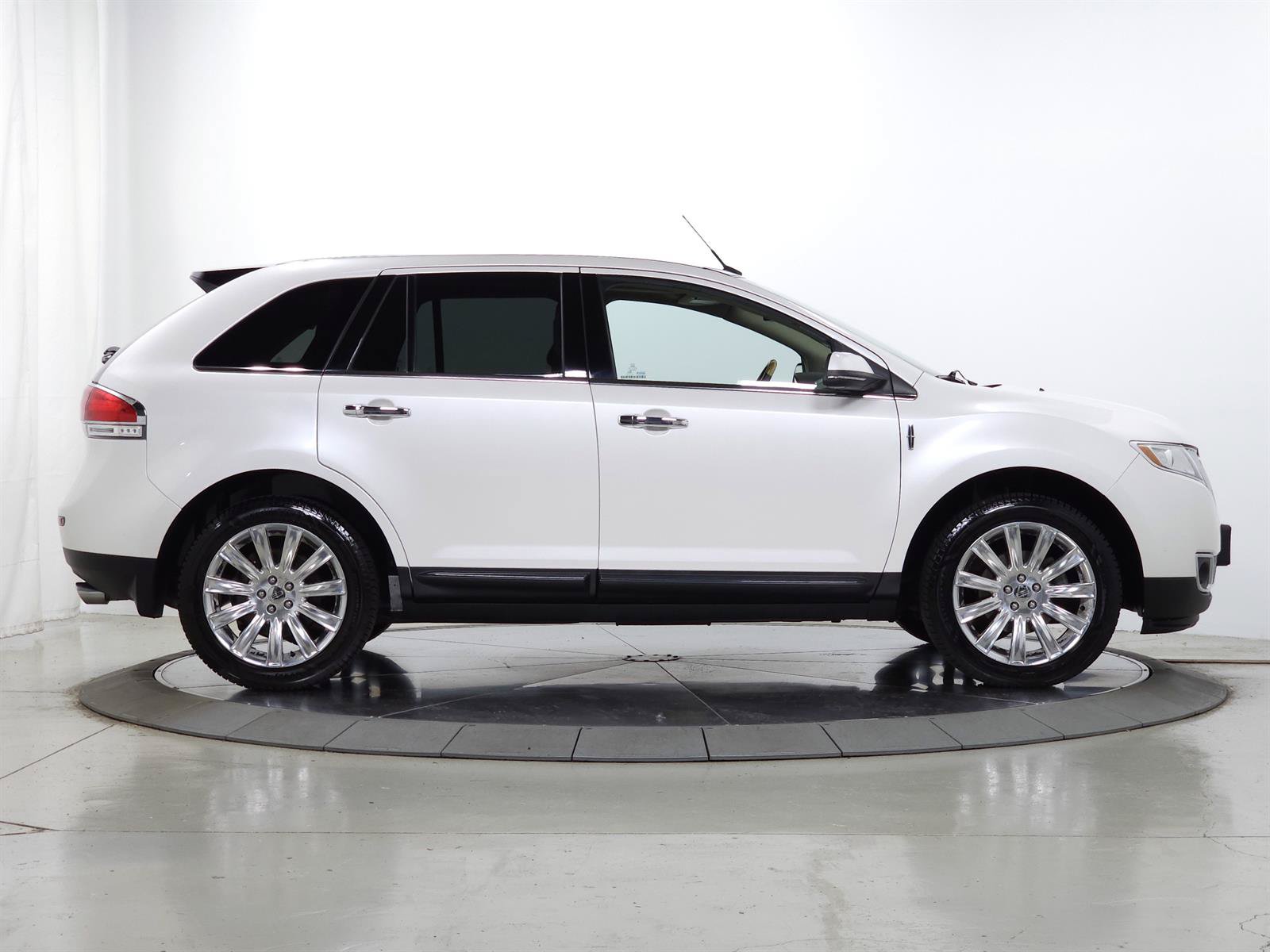 Used 2013 Lincoln MKX AWD image 9