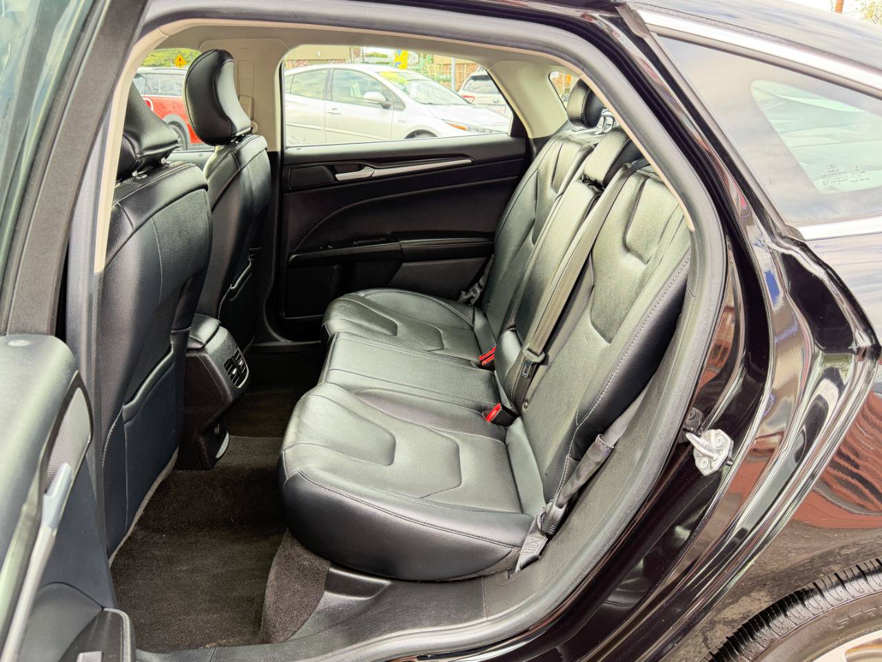 Used 2019 Ford Fusion Energi Titanium FWD image 31