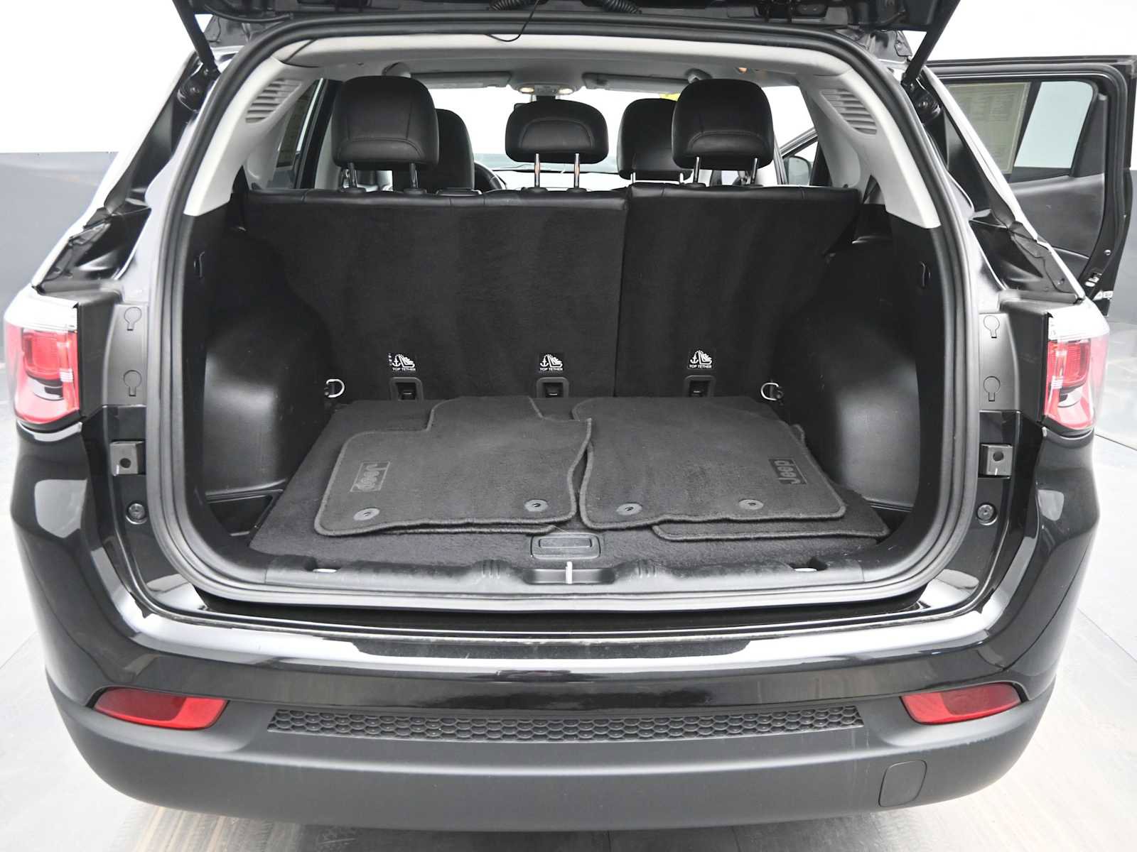 Used 2017 Jeep Compass Latitude w/ Popular Equipment Group image 13