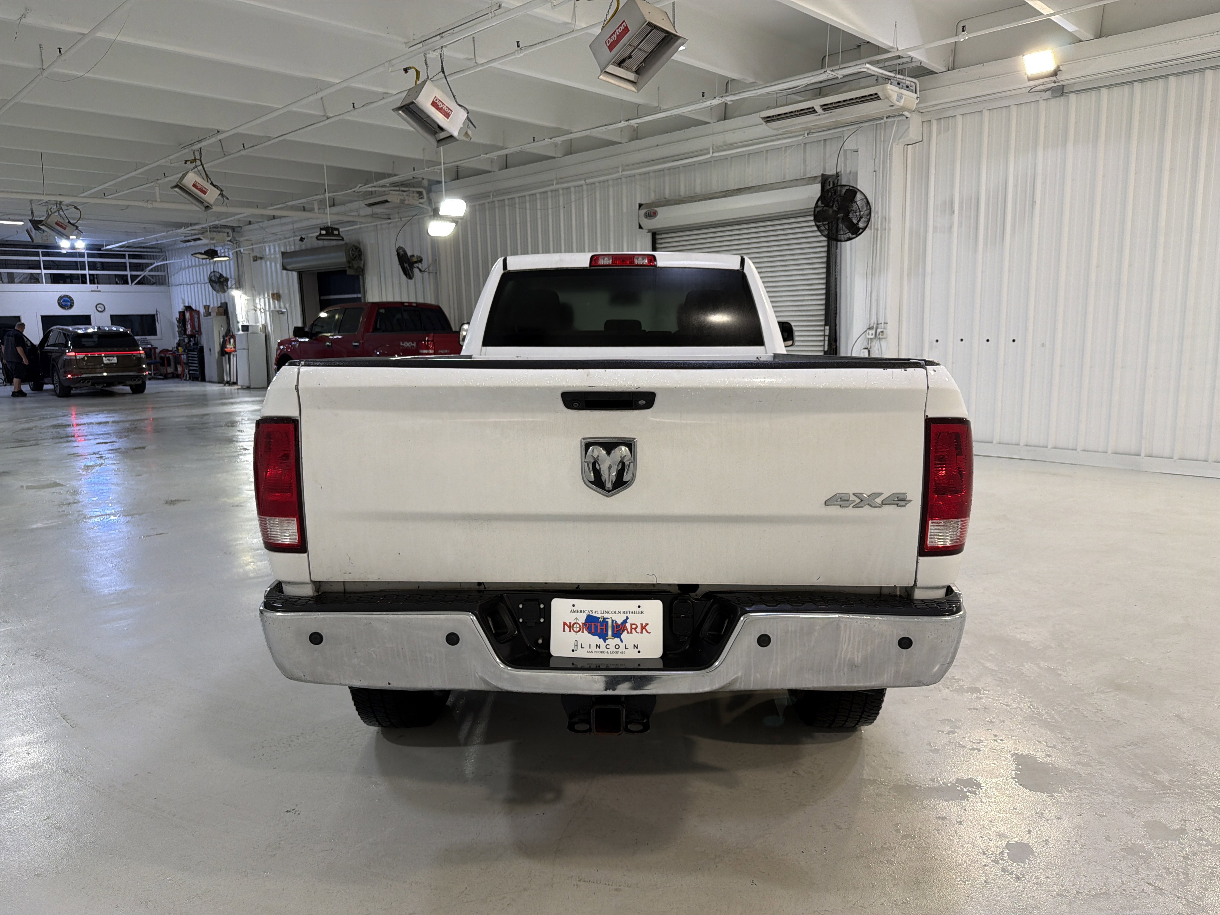 Used 2018 RAM 2500 Tradesman w/ Chrome Appearance Group AWD/4WD image 4