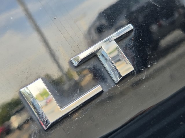 Used 2021 Chevrolet Suburban LT AWD/4WD image 9