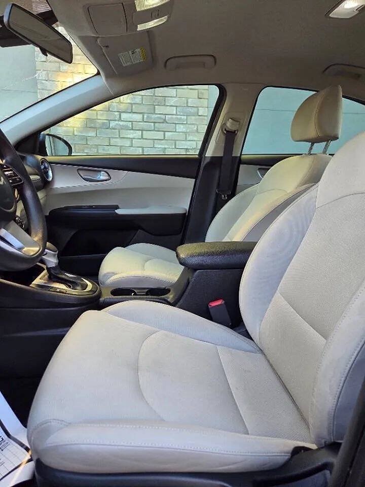 Used 2022 Kia Forte LXS w/ LXS Technology Package FWD image 27