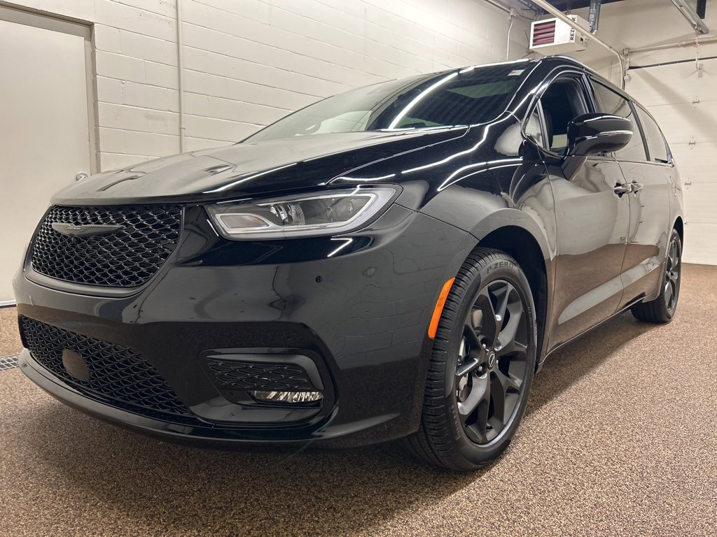 New 2026 Chrysler Pacifica Limited image 5