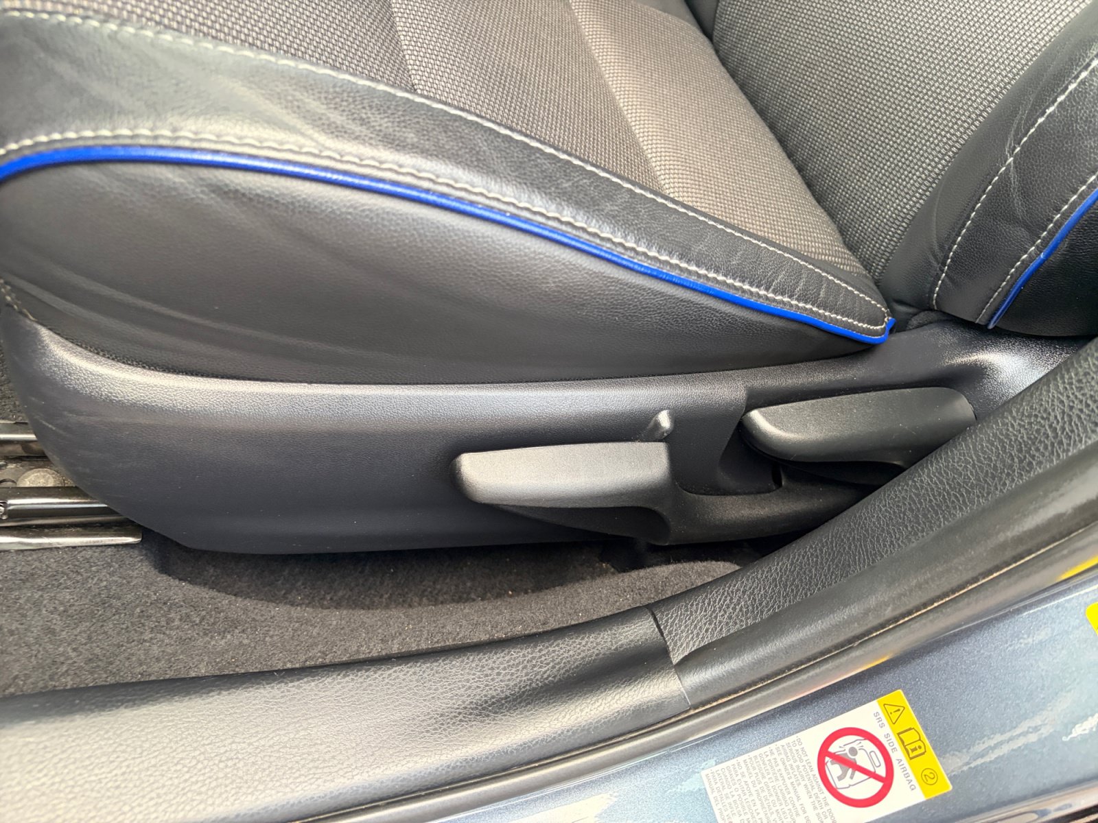 Used 2017 Toyota Corolla SE w/ Carpet Mat Package (TMS) FWD image 15