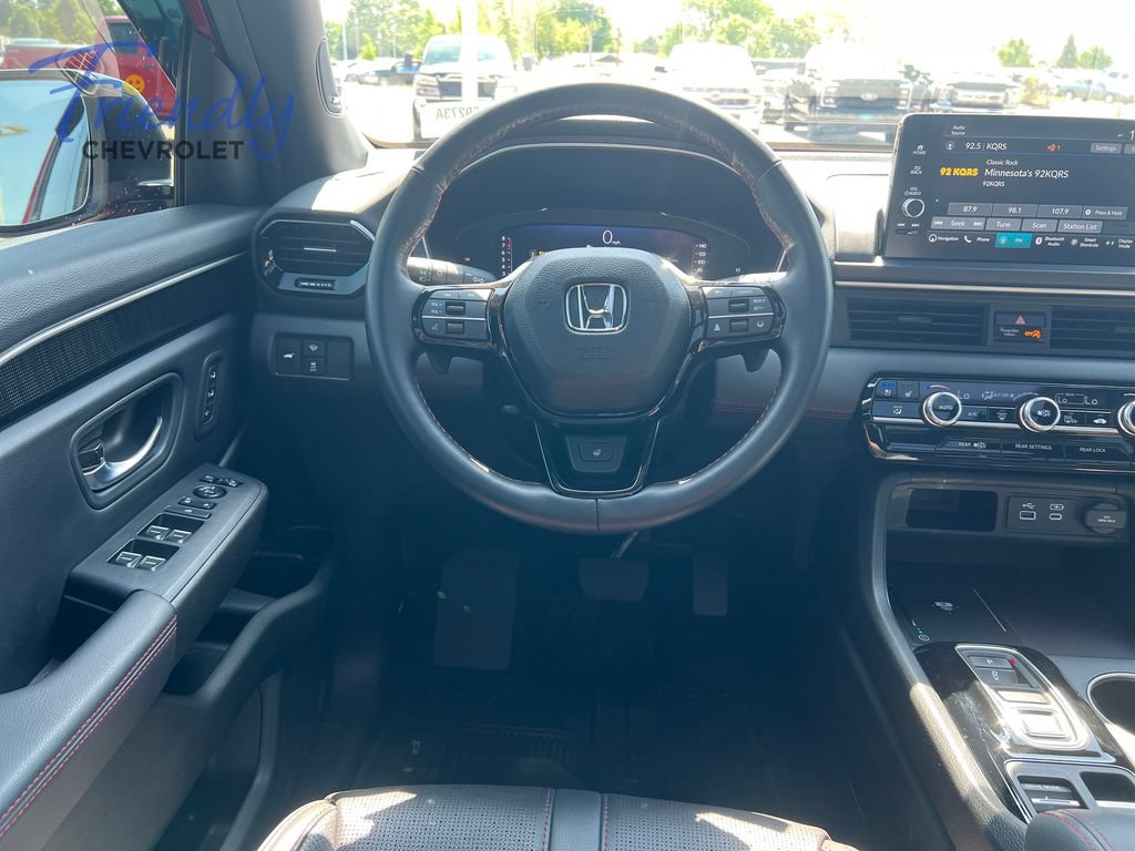 Used 2025 Honda Pilot Black Edition image 27