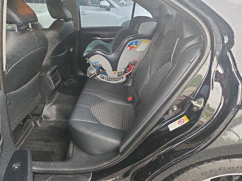 Used 2019 Toyota Camry SE FWD image 5